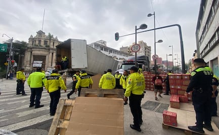 Tráiler con 25 toneladas de leche causa caos vial en Balderas y Ayuntamiento