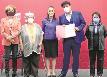 Se gradúa primera generación del "Rosario Castellanos"