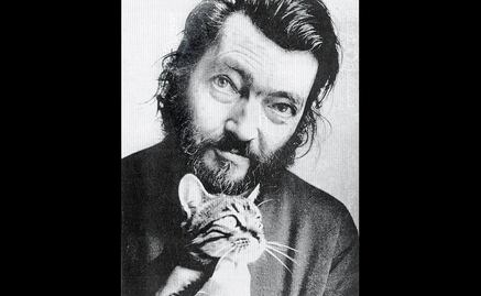 A 35 años de la muerte de Cortázar, el poeta que vivió entre libros y gatos
