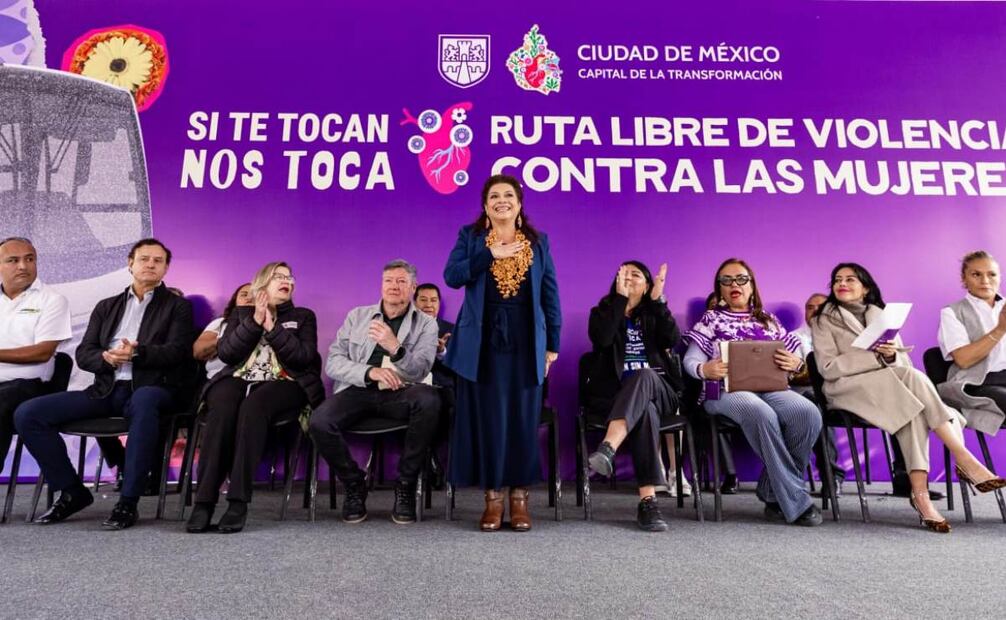 La mandataria capitalina encabezó la firma de un convenio con 15 compromisos, en conjunto con el transporte concesionado, que incluye la difusión permanente de la campaña “Si te Tocan, Nos Toca”. Foto: Especial.