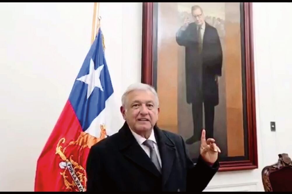 Andrés Manuel López Obrador grabó un video en el Palacio de La Moneda, donde se encontraba la oficina del ex presidente chileno Salvador Allende (TOMADA DE VIDEO)