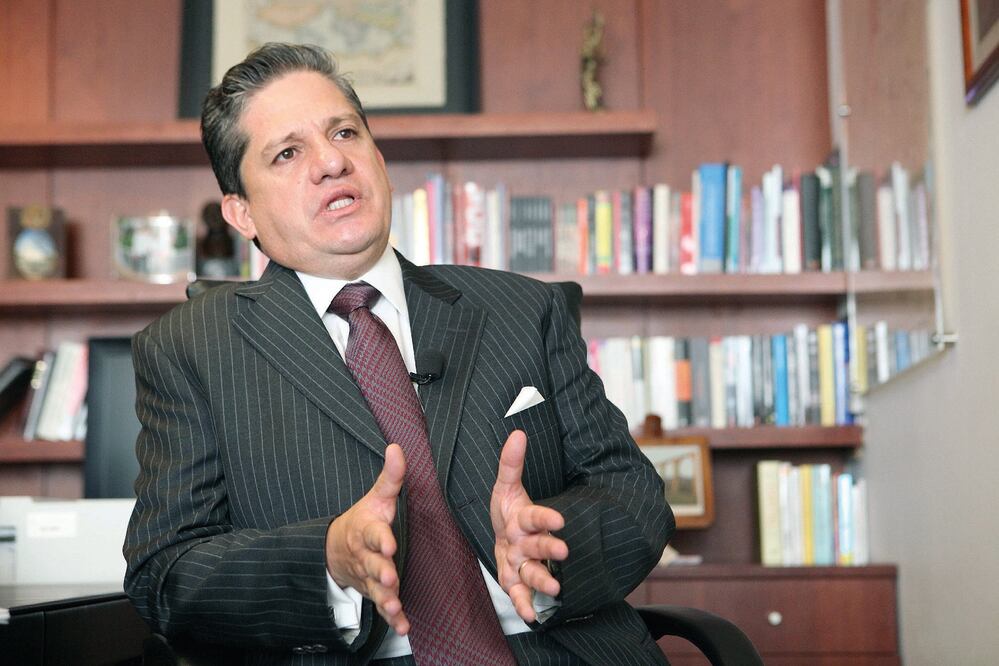 La intención del senador del PRD, Humberto Fernández, es dar condiciones de piso parejo a los candidatos independientes para 2018 (LUCÍA GODINEZ. EL UNIVERSAL)