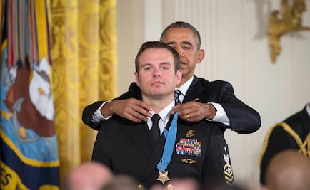 Obama condecora a militar por rescate de médico en Afganistán