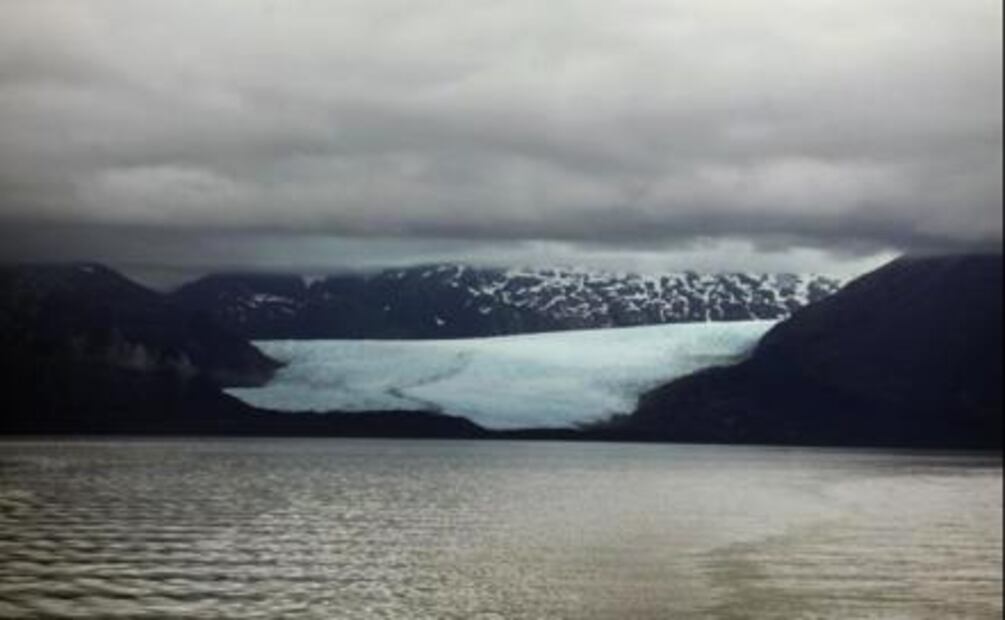 La familia que vive junto a las aguas más salvajes del planeta