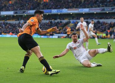 Raúl Jiménez asiste y Wolverhampton evita la derrota