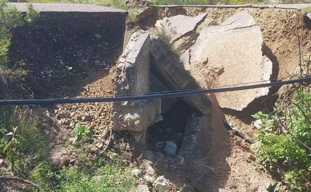 Ocho comunidades quedan incomunicadas en Coixtlahuaca, Oaxaca; colapsa puente por intensas lluvias.
Foto: Especial.