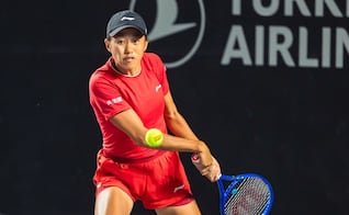 Emma Navarro cae ante Shuai Zhang y deja libre la corona en el Mérida WTA 500