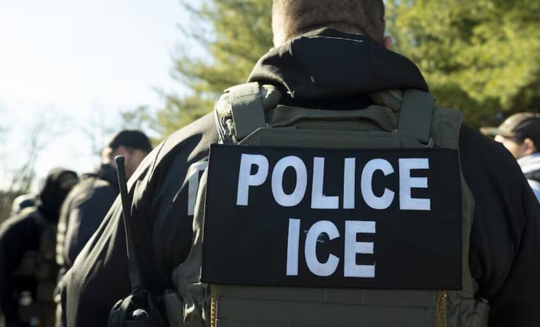 Los agentes del Servicio de Control de Inmigración y Aduanas (ICE) durante un operativo. Foto: AFP
