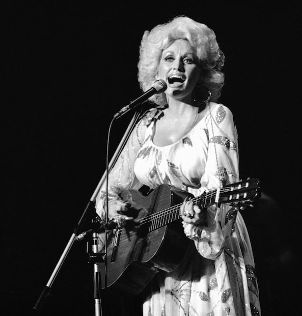 Dolly Parton actúa en concierto en Tokio, el 30 de julio de 1979.
Foto AP/Tsugufumi Matsumoto, archivo.