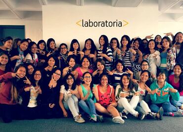 Laboratoria, proyecto que enseña a mujeres de bajos recursos a programar