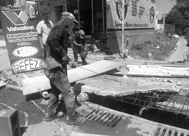 Caso de joven que murió tras caer en alcantarilla no es el primero, señalan