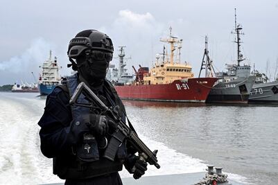 Guardacostas se enfrentan a "narcos spiderman" en Ecuador