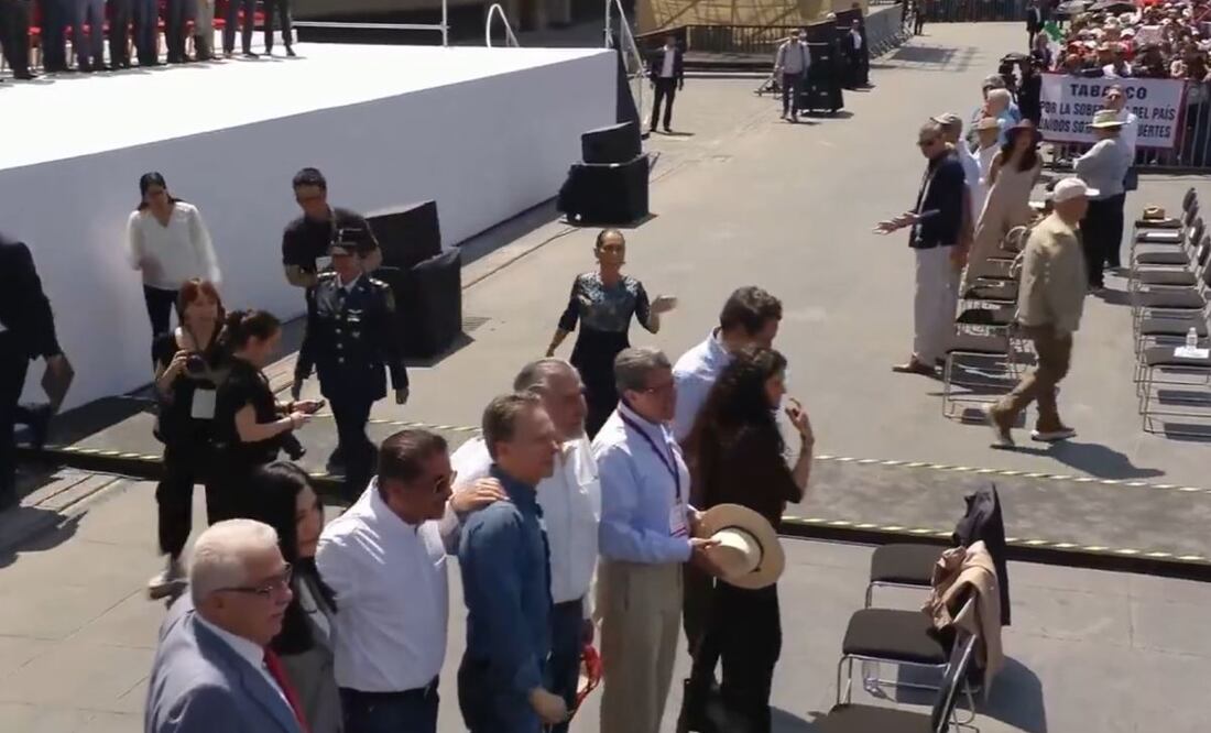 Momento en el que Adán Augusto López, Manuel Velasco y otros coordinadores de Morena ignoran a la Presidenta. Foto: Captura de Pantalla