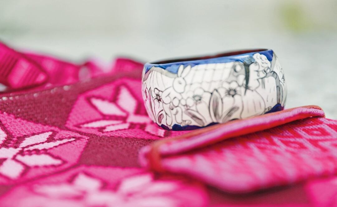 Mexican embroidery and bangle - Photo: Alejandra Leyva/EL UNIVERSAL