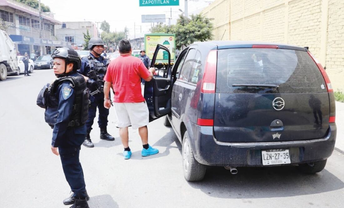 Autoridades continúan con los operativos en la inmediaciones de la colonia Conchita Zapotitlán, en la delegación Tláhuac. (IRVIN OLIVARES. EL UNIVERSAL)