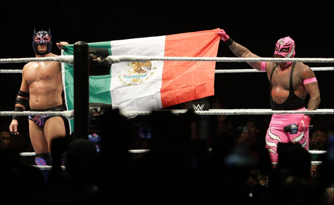 Rey Mysterio y Dragon Lee, triunfan en el Supershow de la WWE en la Ciudad de México / Foto: Carlos Mejía - EL UNIVERSAL