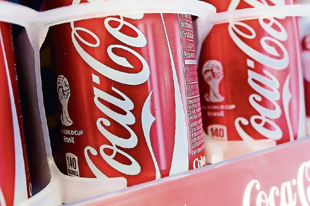 Descenso. Los ingresos semestrales de la compañía refresquera bajaron 14%, hasta 18 mil 820 millones de dólares (ARCHIVO EL UNIVERSAL)
