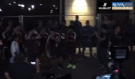 La Selección Mexicana recibe serenata