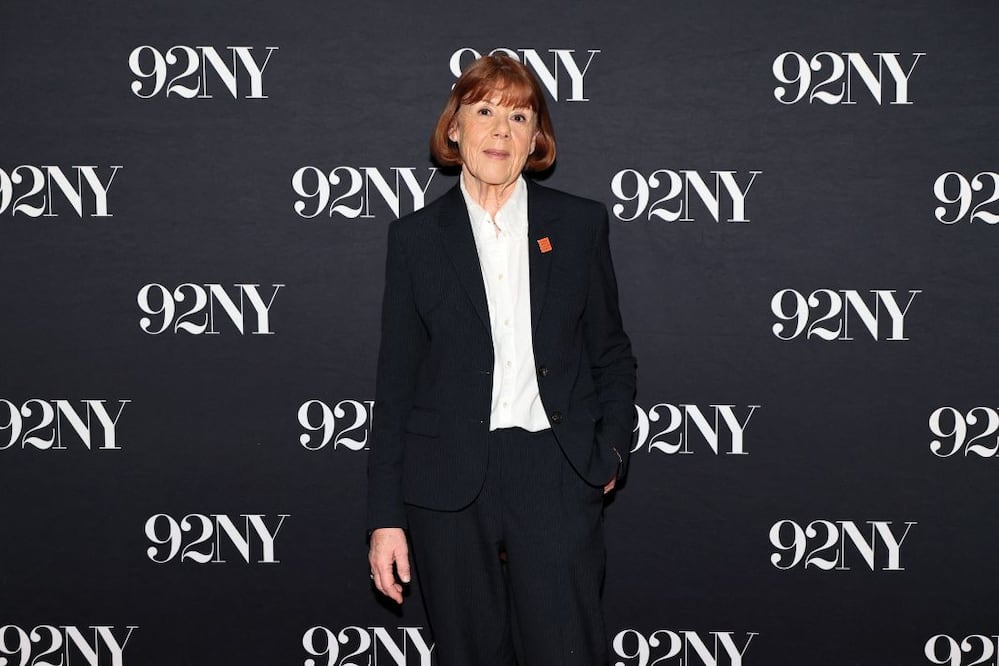 Gisèle Pelicot, de 68 años, se convirtió en una figura pública en Francia y en el mundo, tras el juicio público en el que denunció las violaciones cometidas por su esposo y otros hombres. Crédito: Dia Dipasupil/Getty Images/AFP