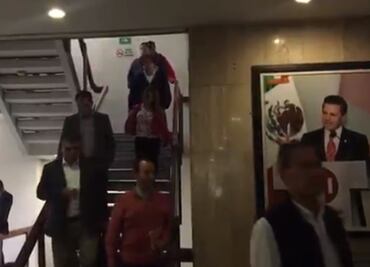 Sismo sorprende a diputados electos del PRI