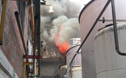 Reportan incendio en predio de Naucalpan