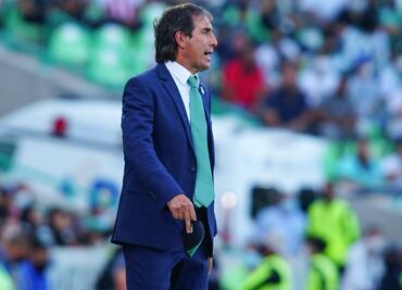 Guillermo Almada no puede con tantas bajas en Santos