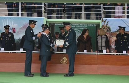 Se despide Cienfuegos Zepeda de militares en la CDMX