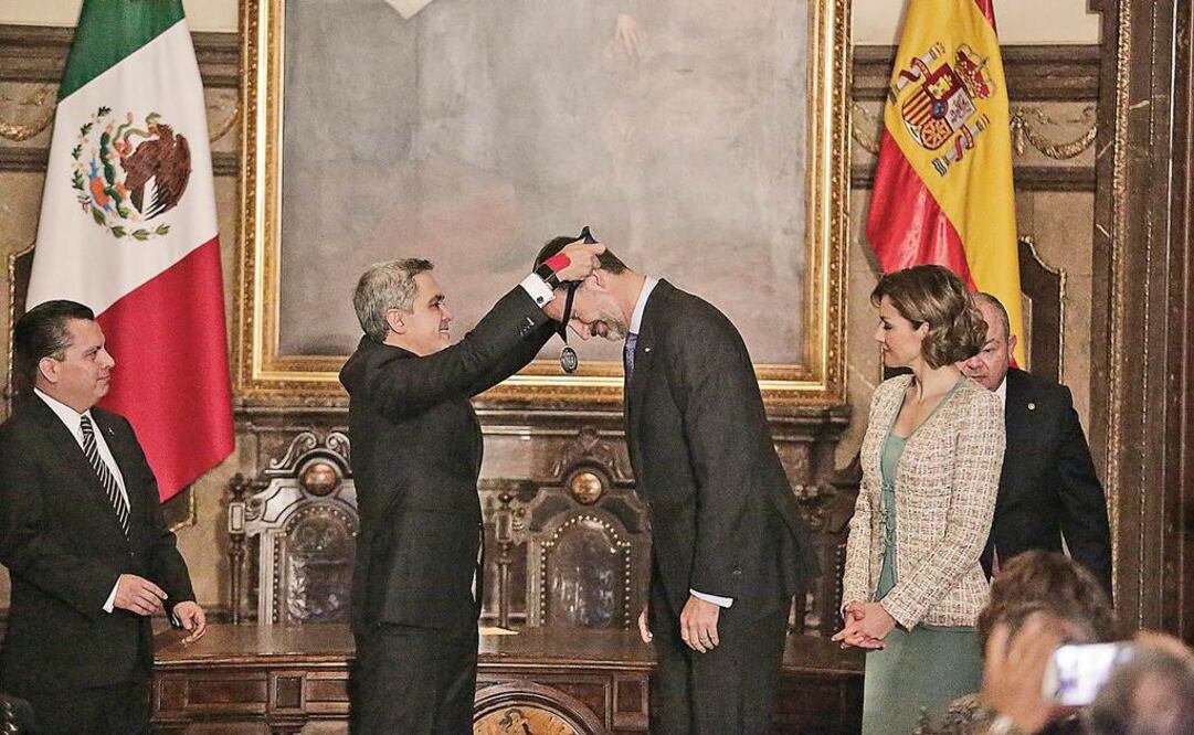  En el Antiguo Palacio del Ayuntamiento, el jefe de Gobierno del DF, Miguel Ángel Mancera, declaró huéspedes distinguidos a los reyes de España./Alejandra Leyva - EL UNIVERSAL