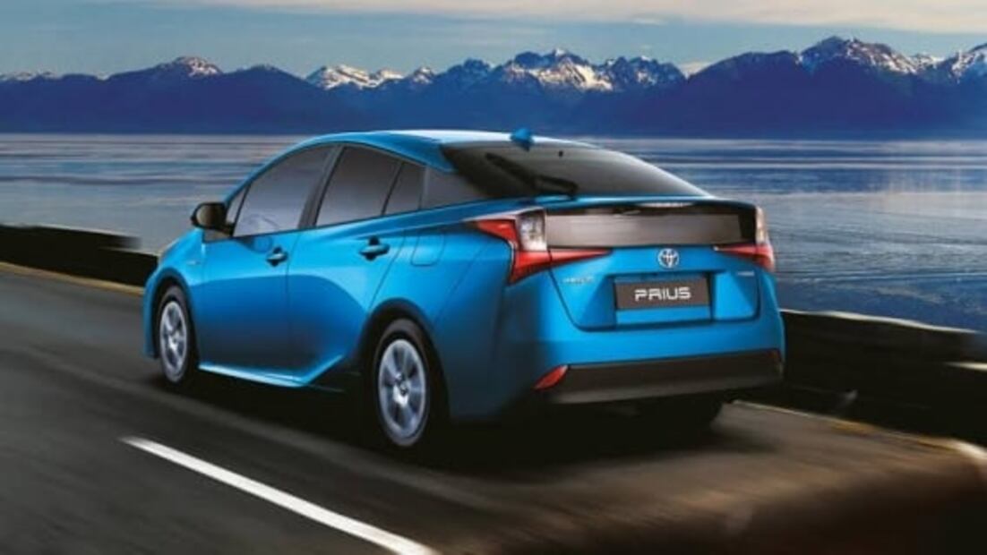 Toyota planea vender 5.5 millones de autos eléctricos e híbridos en 2025