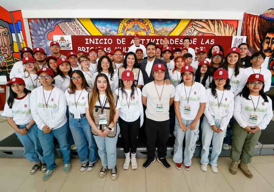 Estudiantes y especialistas de la primera Brigada Multidisciplinaria del Instituto Politécnico Nacional (IPN) trabajan para mitigar las altas temperaturas. Foto: Especial