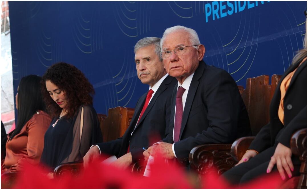 El alcalde José Luis Uriostegui Salgado (izquierda) afirmó que gobernar con justicia, honestidad y entusiasmo son clave para el bien de Cuernavaca, Morelos (11/12/2024). Foto: Especial