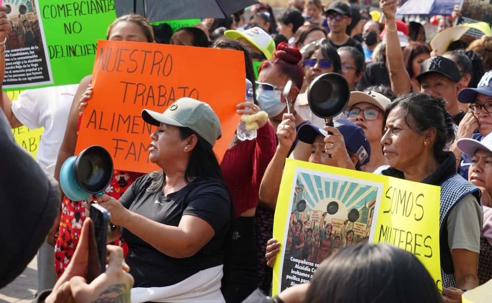 Comerciantes bloquean Avenida San Cosme en la alcaldía Cuauhtémoc (16/02/2026). Foto: Especial