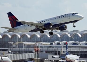 Pasajero se espanta con turbina y ocasiona desalojo de avión en AICM