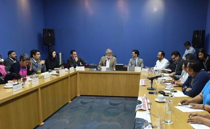 Se une secretario de Hacienda a reunión con padres de Ayotzinapa