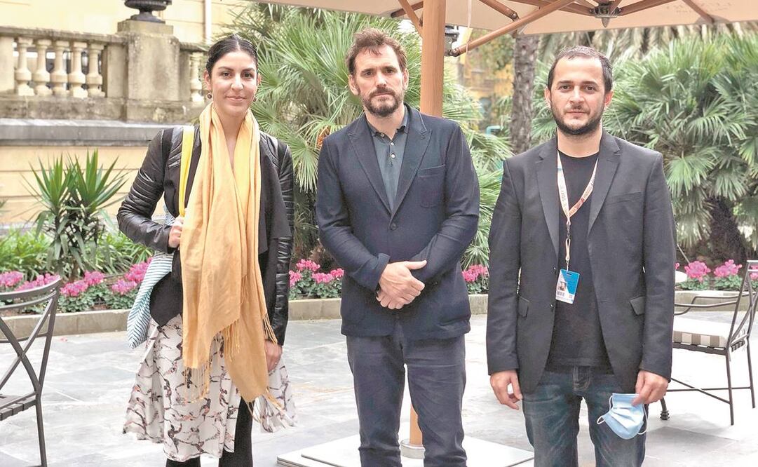 Matt (centro) dirige El gran Fellove. Aquí con la productora Cristina Velasco y el fotógrafo Carlos Rozzini. Foto: Alejandra Musi. EL UNIVERSAL