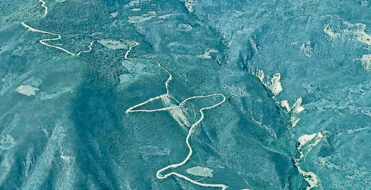 En Oaxaca, el Presidente evaluó la construcción de carreteras y caminos artesanales. Foto: Tomada de video