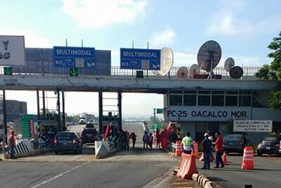 Maestros toman casetas en Morelos: piden cooperación voluntaria