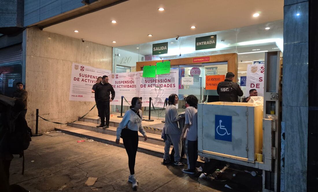 Según los locatarios y autoridades presentes en el lugar, los comerciantes tienen hasta el día 10 de diciembre para vaciar por completo la plaza. (Foto: Jorge Alejandro Medellín Hernández)
