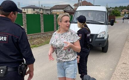 Detienen en Rusia a periodista que interrumpió programa de TV en protesta por guerra