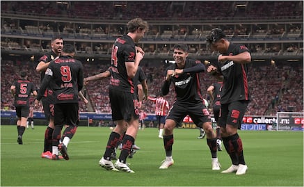 Chivas sufre humillante derrota en casa frente al Toluca; Alexis Vega brilla y anota