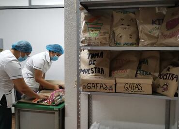 Con frases emotivas enfermeras apoyan a personal médico que atiende pacientes Covid-19