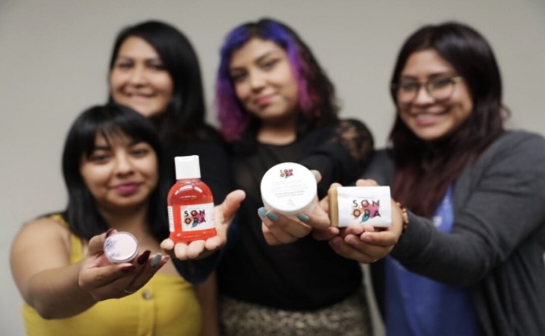 Natalia Martínez, Karina López, Paulina Flores, and professor María Elena García created Lady Meche - Photo: Ivan Stephens/EL UNIVERSAL