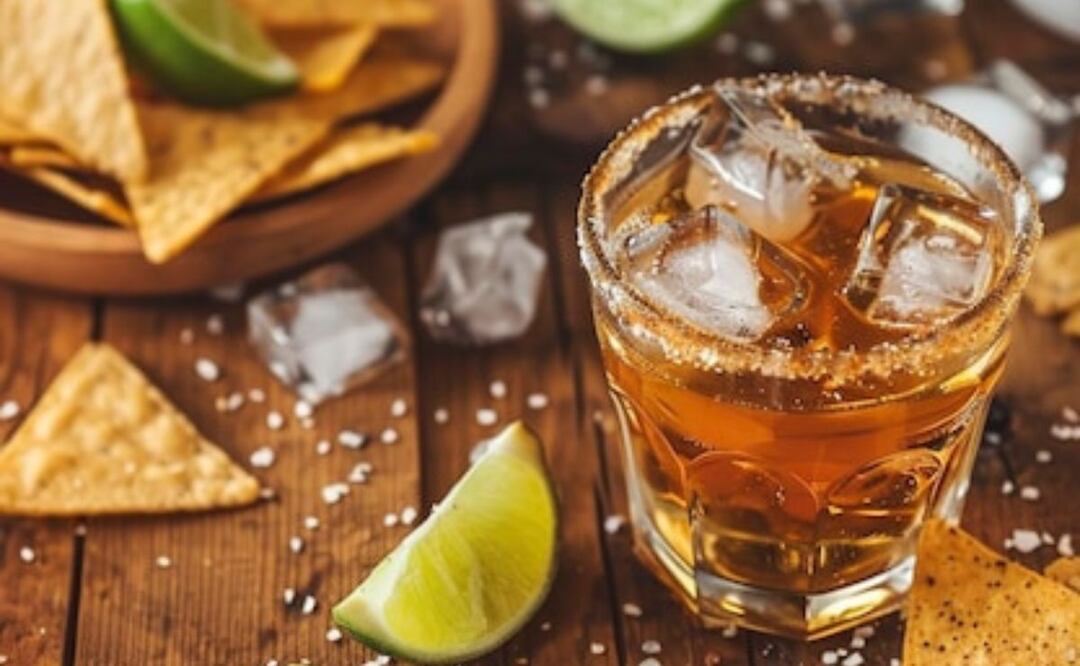 El tequila es una de las bebidas más emblemáticas de México. Fuente: Freepik.