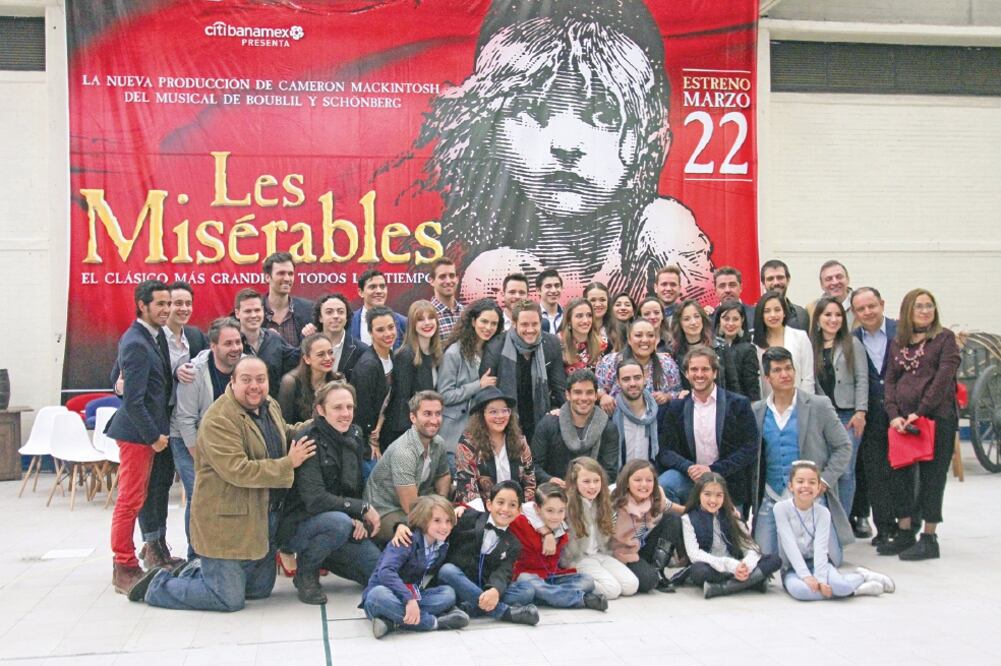 Fue presentado ayer el elenco del musical. (CARLOS MEJÍA. EL UNIVERSAL)