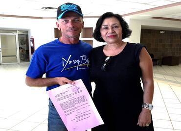 Anastasia y su padre revocan a abogado