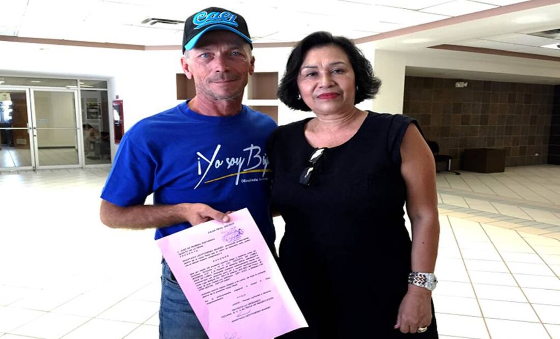 Igor Lechtchenko y Xochitl de Labra Monreal, nueva abogada de Anastasia, quien esta acusada de asesinar a su madre y pequeña hermana. (Foto: Laura Sánchez Ley)