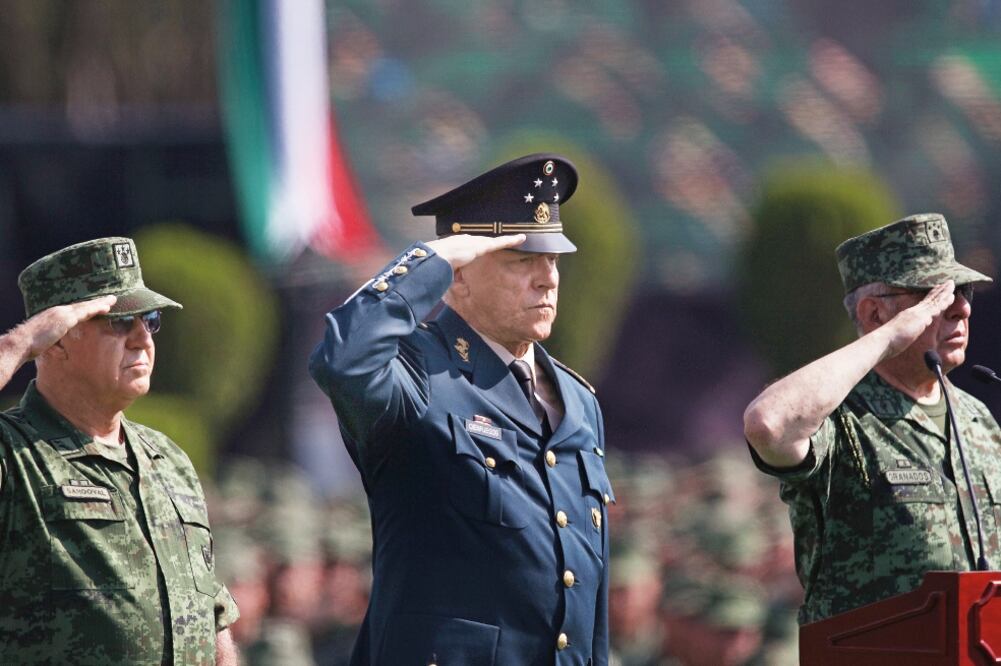 El senador Arturo Zamora (PRI) reconoció que el Ejército Mexicano siempre ha velado por la seguridad de los mexicanos, protegiéndolos de fenómenos naturales (ARCHIVO EL UNIVERSAL)
