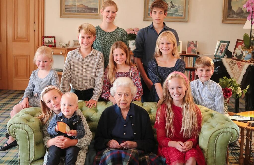 La familia real posó junta para la foto el verano pasado en Balmoral, Aberdeenshire. Foto: El Príncipe y la Princesa de Gales / Palacio de Kensington