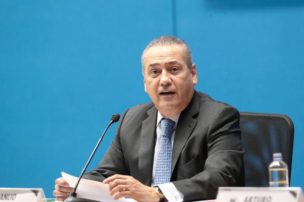 Manlio Fabio Beltrones, ex líder del PRI, acusa que autoridades de Chihuahua cometen daño moral en su contra. (ARCHIVO EL UNIVERSAL)