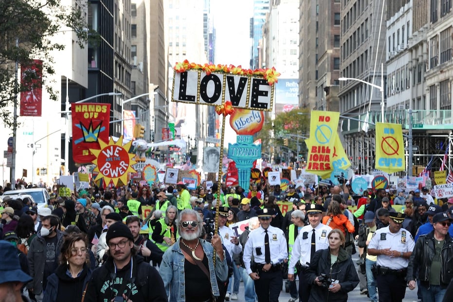 Asistentes a una jornada nacional de protestas contra el mandatario Donald Trump, bajo el lema "No Kings", en Nueva York. Foto: AFP